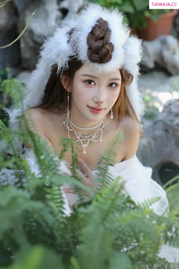   [XiuRen]高清写真图 2025.10.09 No.10843 金允希Yuki 低胸长裙第30张图片